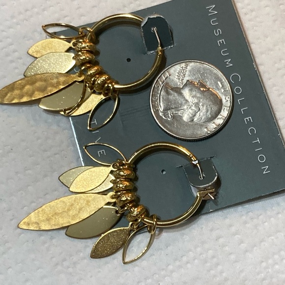 Museum Collection Sensitive Ears Gold-tone Hypo-allergenic hoop dangle Earrings - Picture 5 of 9